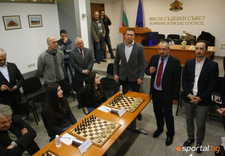  Веселин Топалов игра шах с Кубрат Пулев, Христо Йовов и магистрати от Висш съдебен съвет 