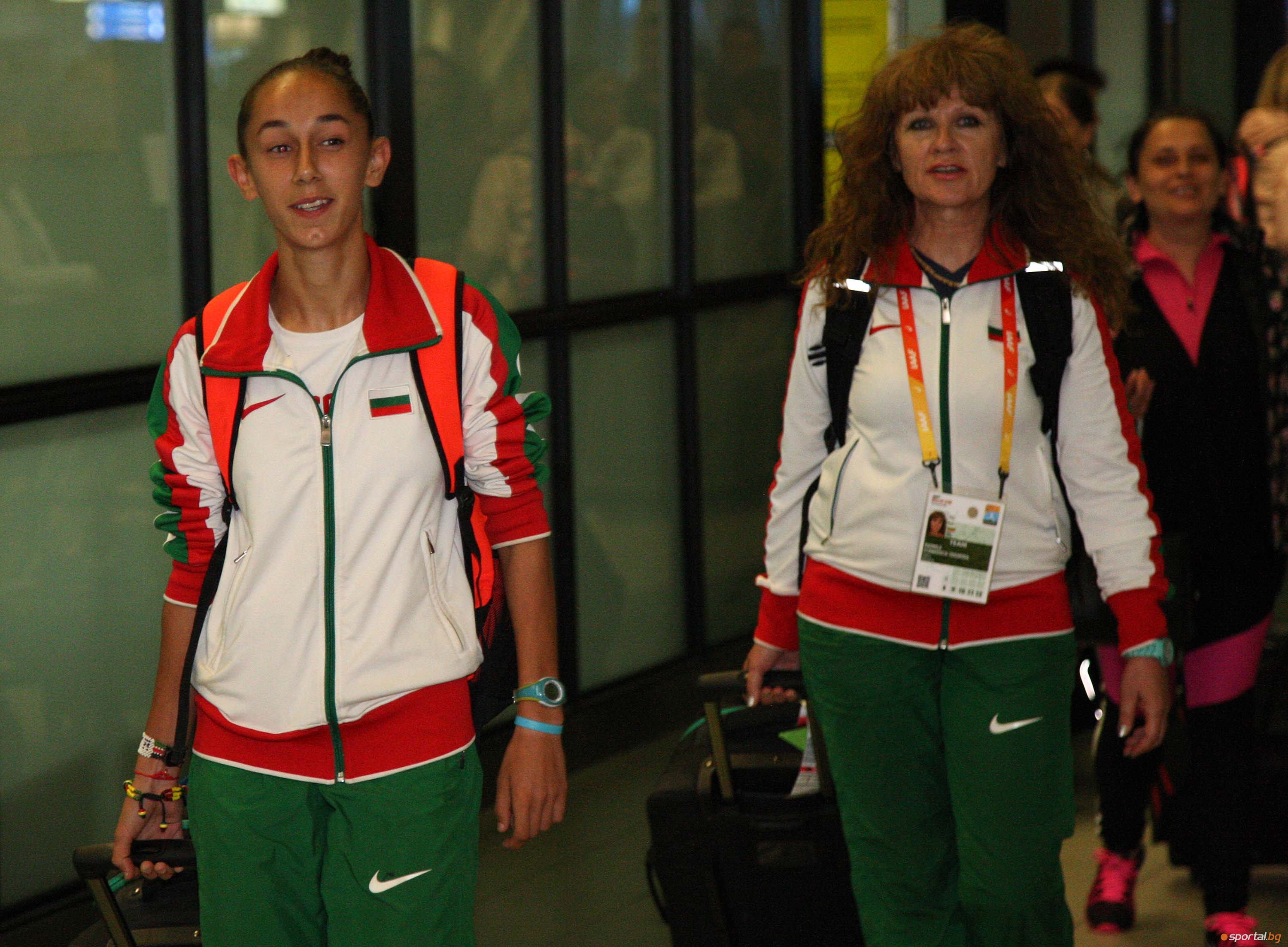 Световната медалистка Александра Начева се прибра в България
