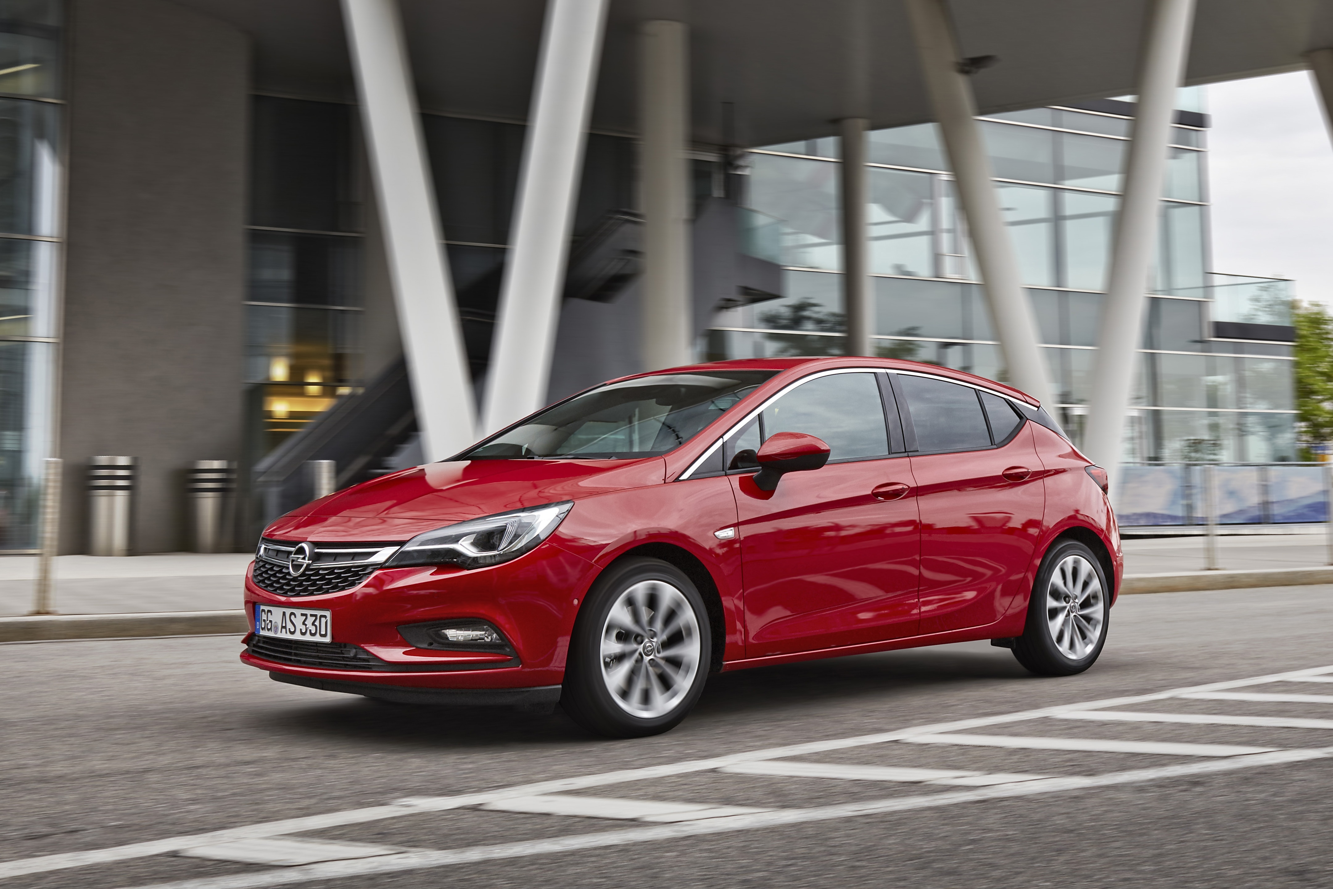 Opel адаптира фабрично модели за инвалиди