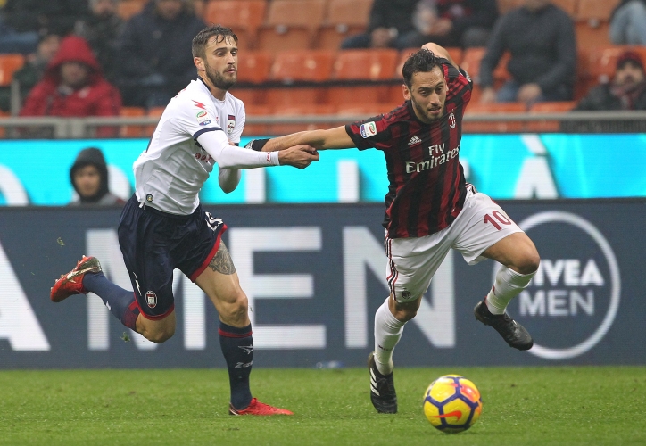 Бонучи измъкна Милан срещу Кротоне