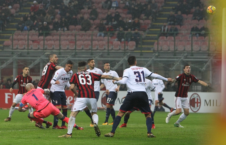 Бонучи измъкна Милан срещу Кротоне