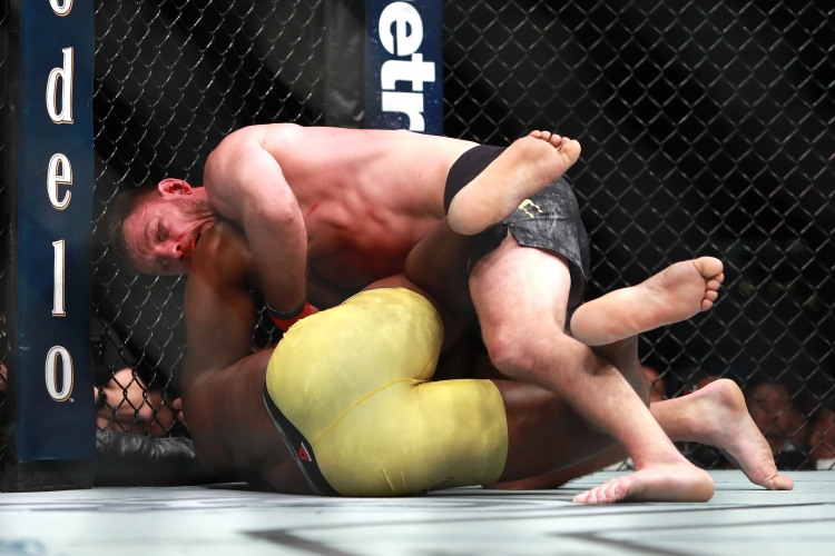 Стипе Миочич победи Франсис Нгану на UFC 220