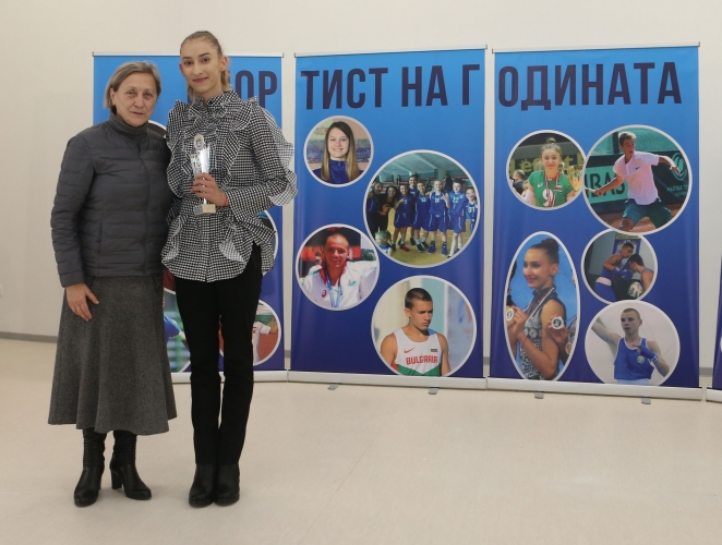  Теодора Александрова бе определена за Спортист №1 на СУ 