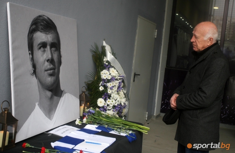 Левски отдават почит пред Павел Панов