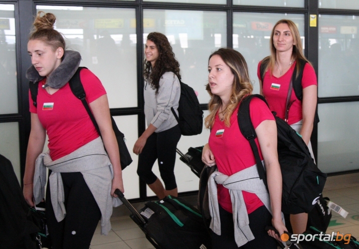  Волейболистките се прибраха в България 
