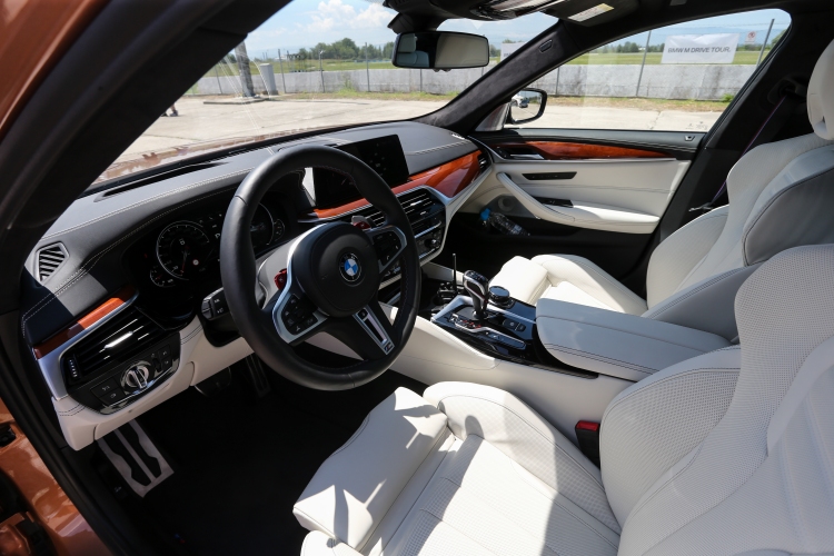  Тест на новото BMW M5 на писта 