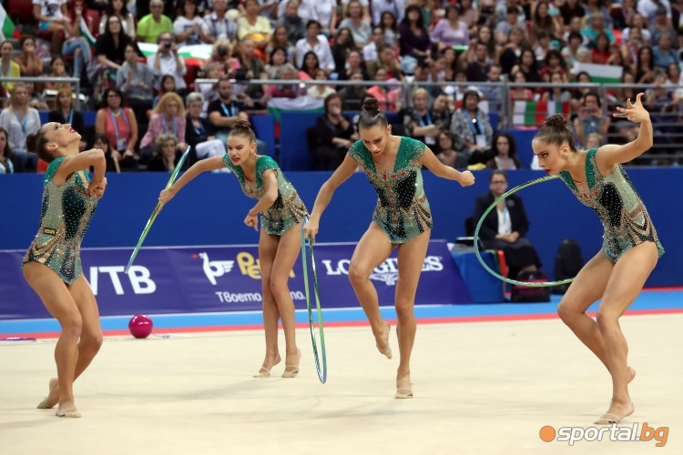 Съчетанието с пет обръча на българският ансамбъл на СП по худ. гимнастика