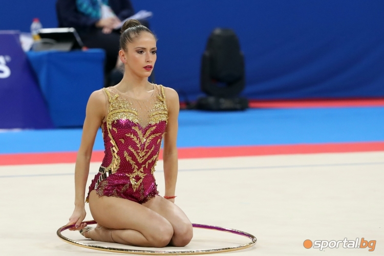 Невяна Владинова с обръч на СП по художествена гимнастика