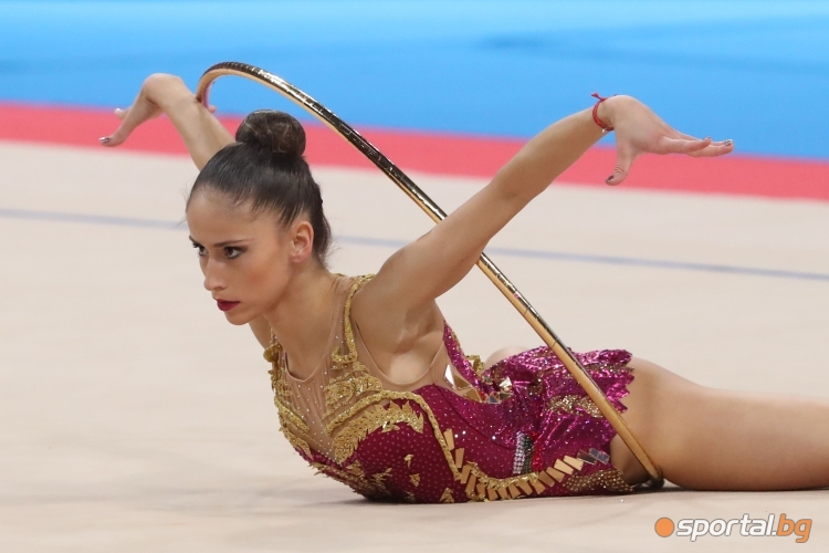 Невяна Владинова с обръч на СП по художествена гимнастика