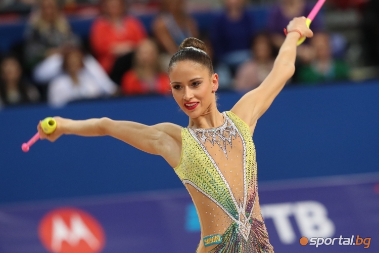 Невяна Владинова с бухалки на СП по художествена гимнастика