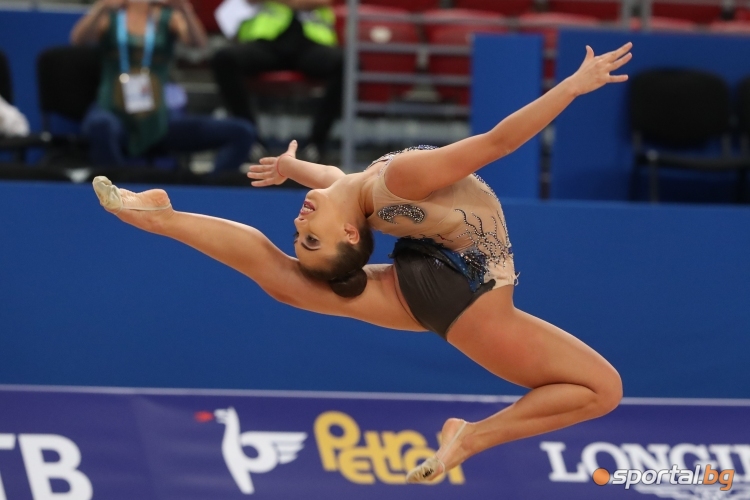  Катрин Тасева с обръч на СП по художествена гимнастика 