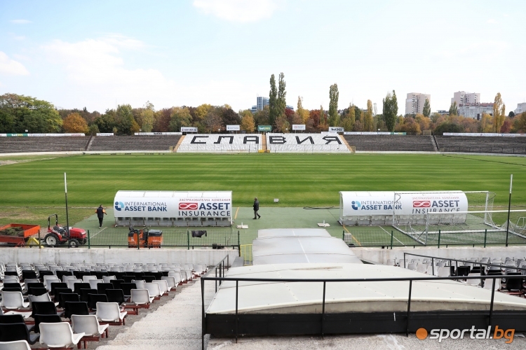 Нови настилки за основните терени на стадион "Славия"