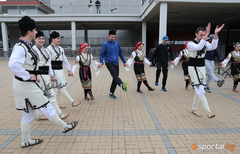  Световните тенис звезди се срещнаха с българските обичаи 