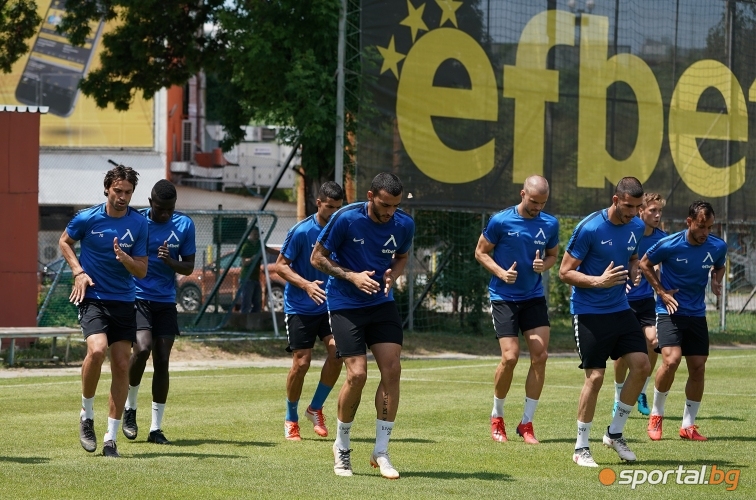 Футболистите нa Левски с открита подготовка след лагера в Добринище 