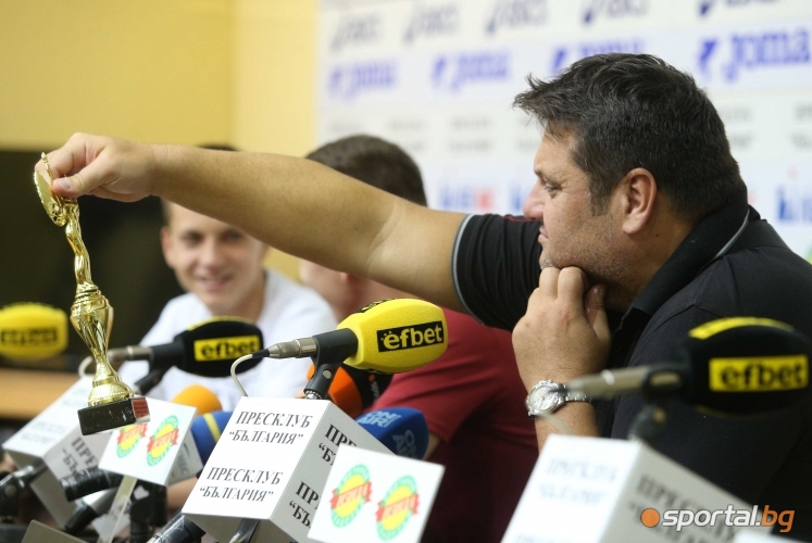 България  и Мартин Стоев отбор и треньор на месец август