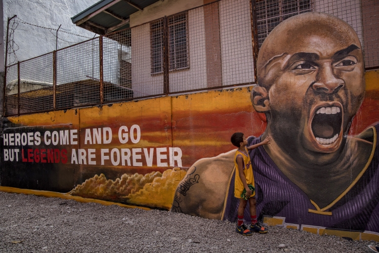  Посветиха баскетболно игрище на Коби и Джиана във Филипините 