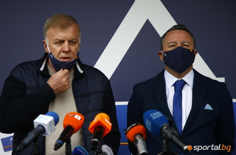 Наско Сираков представя новия треньор на Левски Славиша Стоянович в Левски